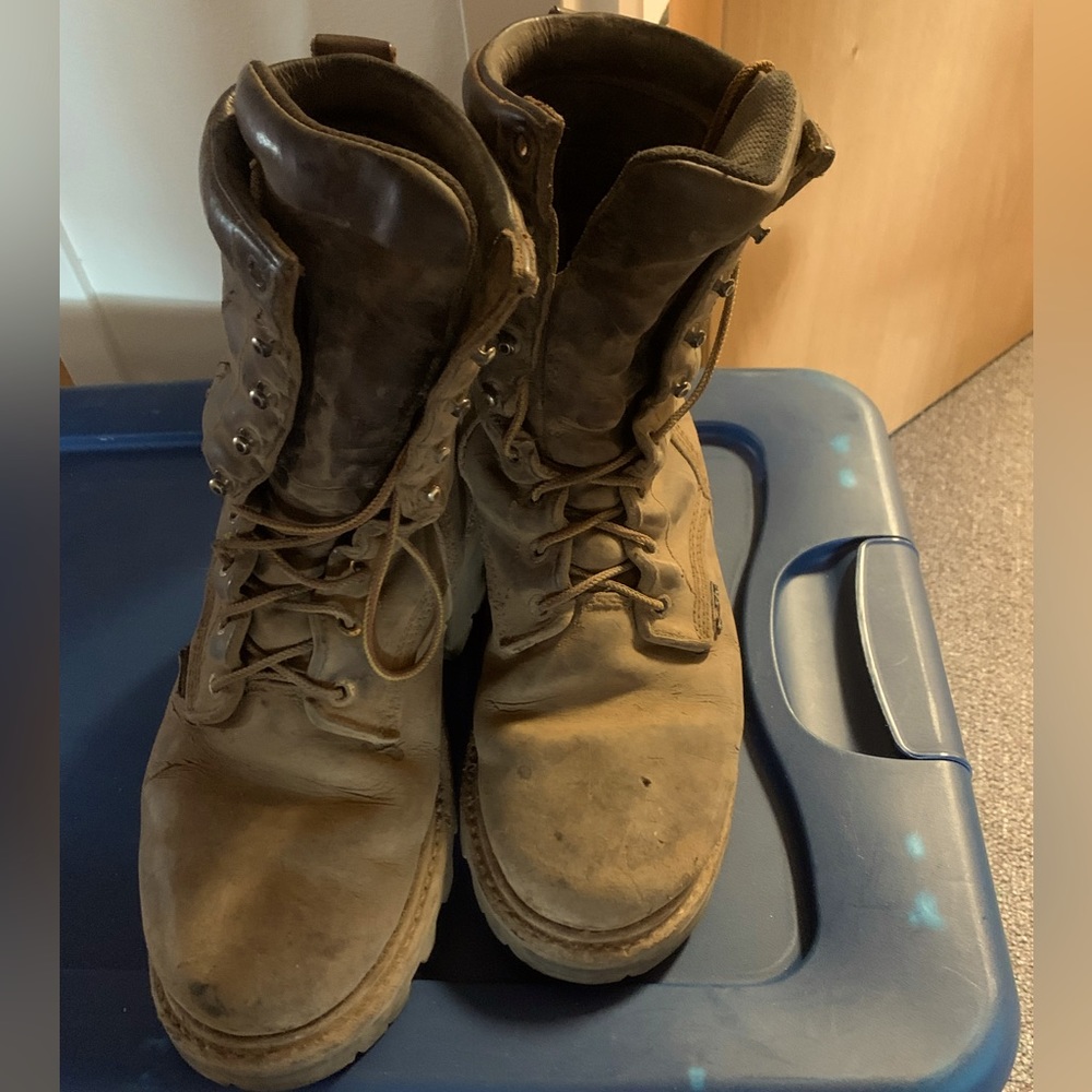 Red wind logger boots
